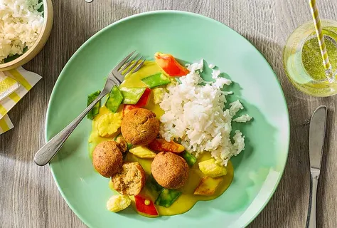 Boulettes de lentilles croustillantes et sauce au curry