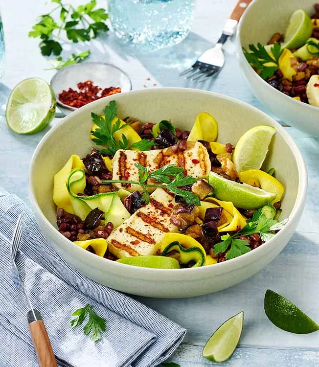 Salade de courgettes, haricots et halloumi