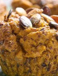 Muffins de patates douces aux olives et épinards