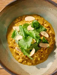 Riz de chou-fleur avec sauce au curry
