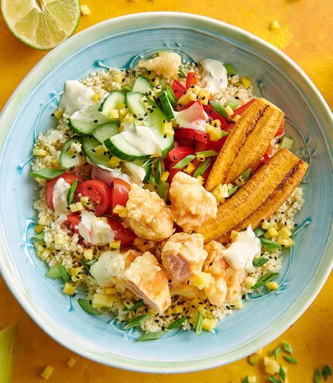 Poke Bowl de saumon façon tempura avec graines de couscous