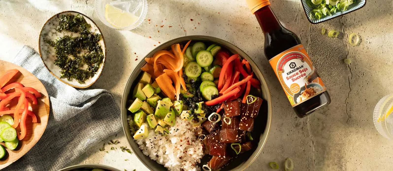 Poké bowl au thon et à la sauce soja sucrée