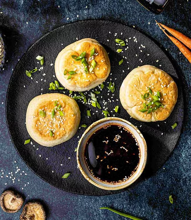 Petits pains Bao fourrés aux légumes et aux champignons