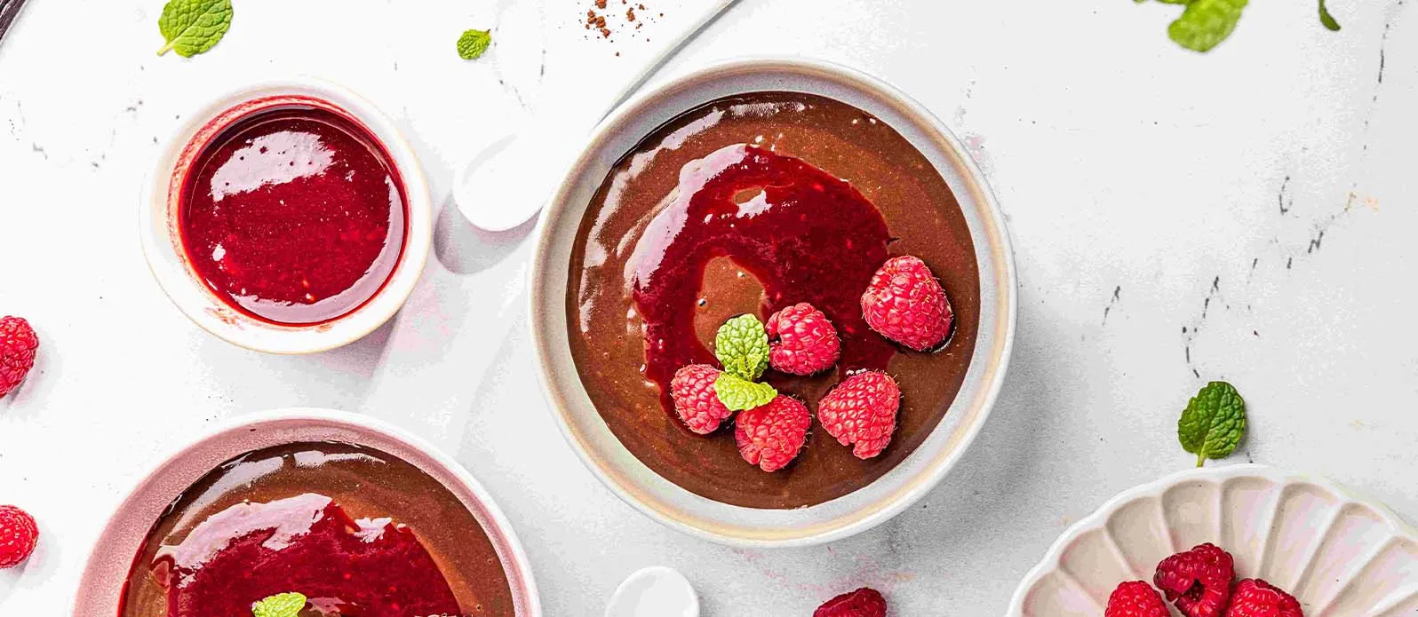 Riz au lait au chocolat et coulis de framboise