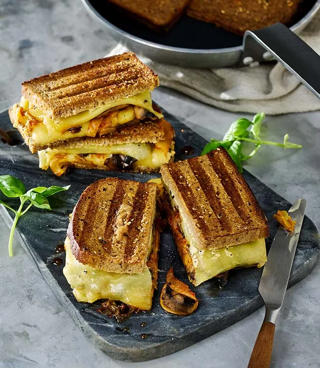 Sandwich de fromage grillé au kimchi
