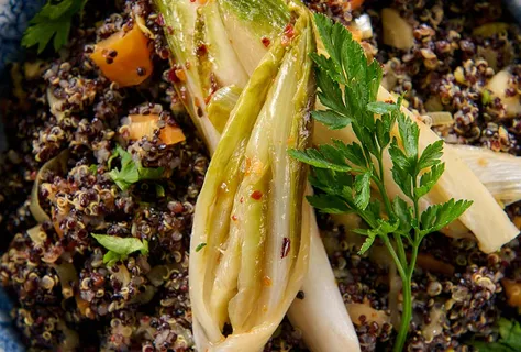 Quinoa à l’orientale avec sauce tahini
