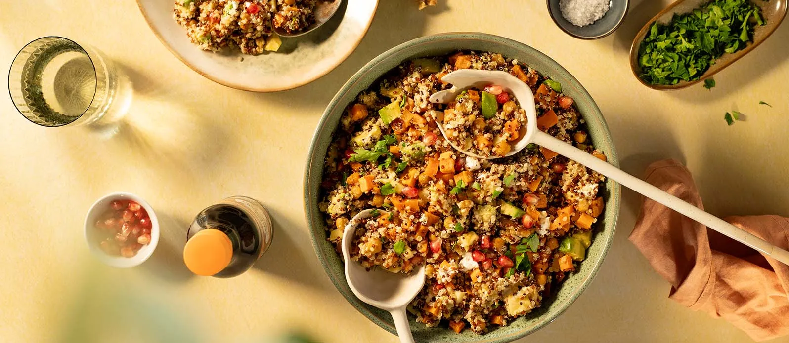 Salade arc-en-ciel au fromage et quinoa
