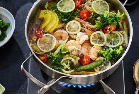 Lẩu cá chua vietnamien — hot pot au poisson