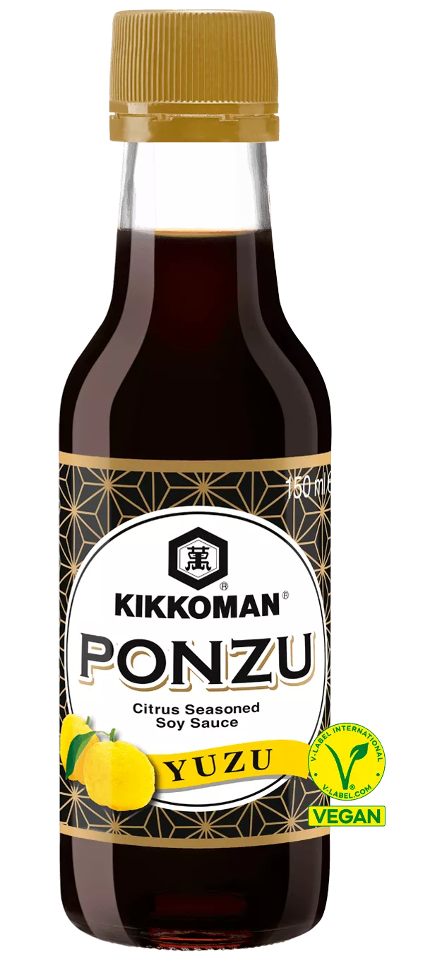 Kikkoman Ponzu - un mélange de sauce soja et vinaigre, avec du jus de yuzu Kikkoman Ponzu - un mélange de sauce soja et vinaigre, avec du jus de yuzu