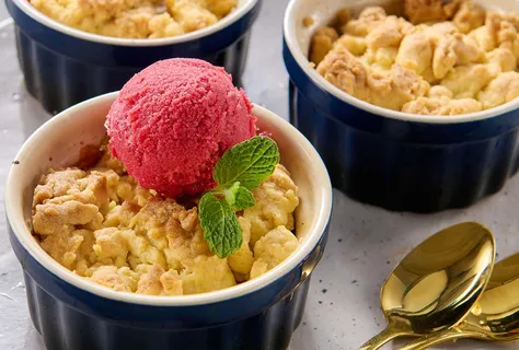 Crumble pomme-poire et crème végétale