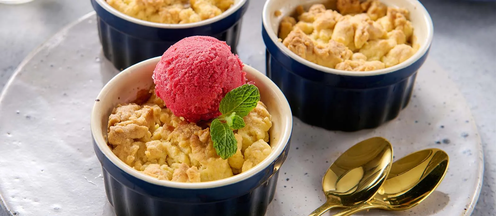Crumble pomme-poire et crème végétale