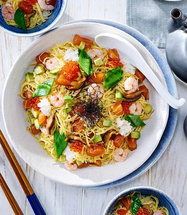 Sushi Chirashi au riz et saumon