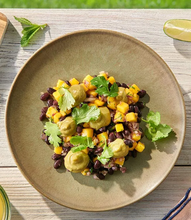 Salade de mangue, haricots rouges et mousse d’avocat