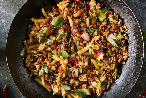 Sauté de porc à la thaïlandaise, chou et piment