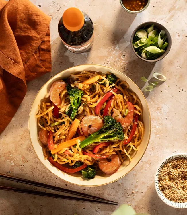 Sauté de nouilles soba aux crevettes & légumes
