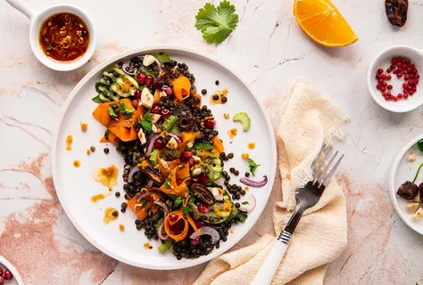 Salade de lentilles aux dattes et vinaigrette citronnée