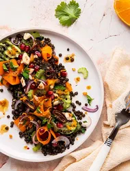 Salade de lentilles aux dattes et vinaigrette citronnée