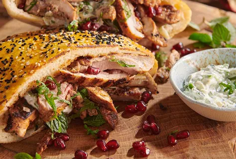 Gyros de poulet avec pain pita et sauce tzatziki