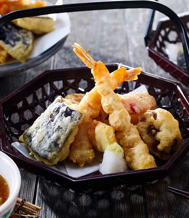 Tempura de fruits de mer et légumes