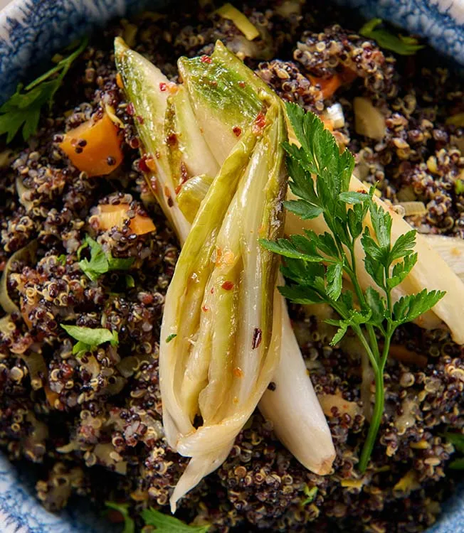 Quinoa à l’orientale avec sauce tahini