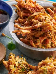 Pakoras de patates douces et sauce sésame-tamari