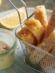 Frites de polenta avec mayonnaise aux agrumes