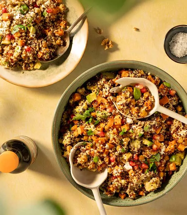 Salade arc-en-ciel au fromage et quinoa