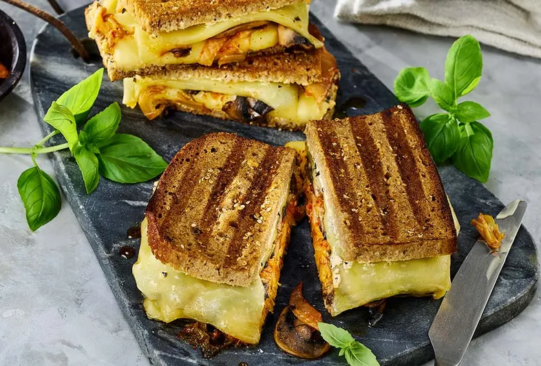 Sandwich de fromage grillé au kimchi