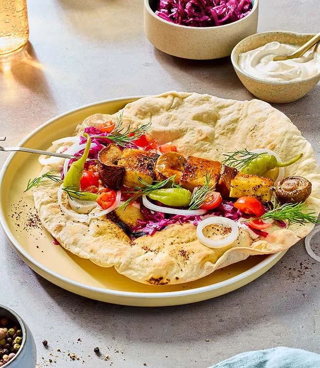 Shawarma au halloumi et champignons, avec pain pitta et sauce Ponzu