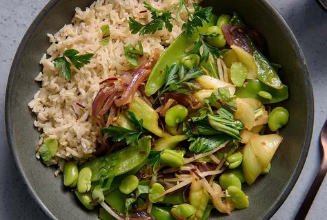 Riz frit aux fèves et sauce soja
