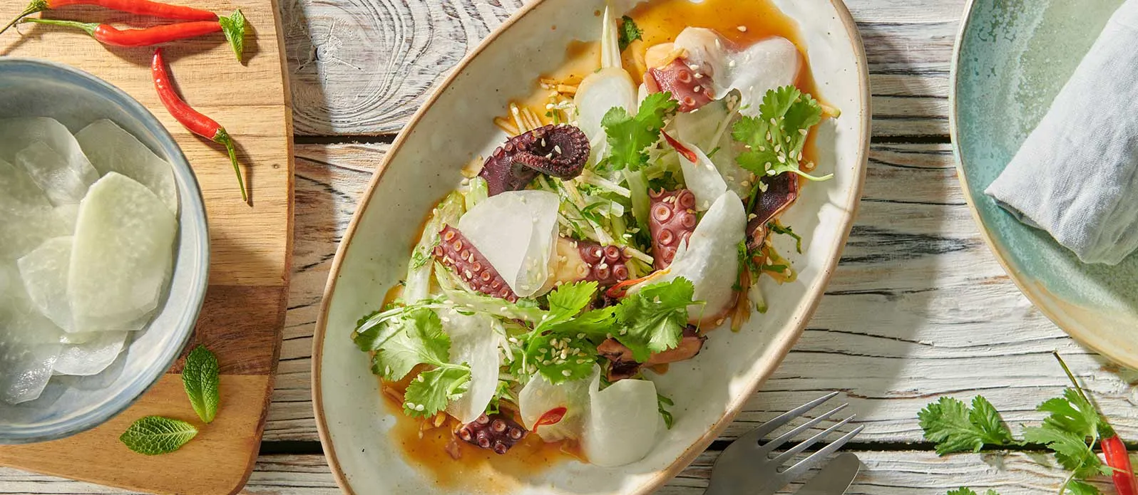Salade de poulpe, chou-rave et pomme acidulée