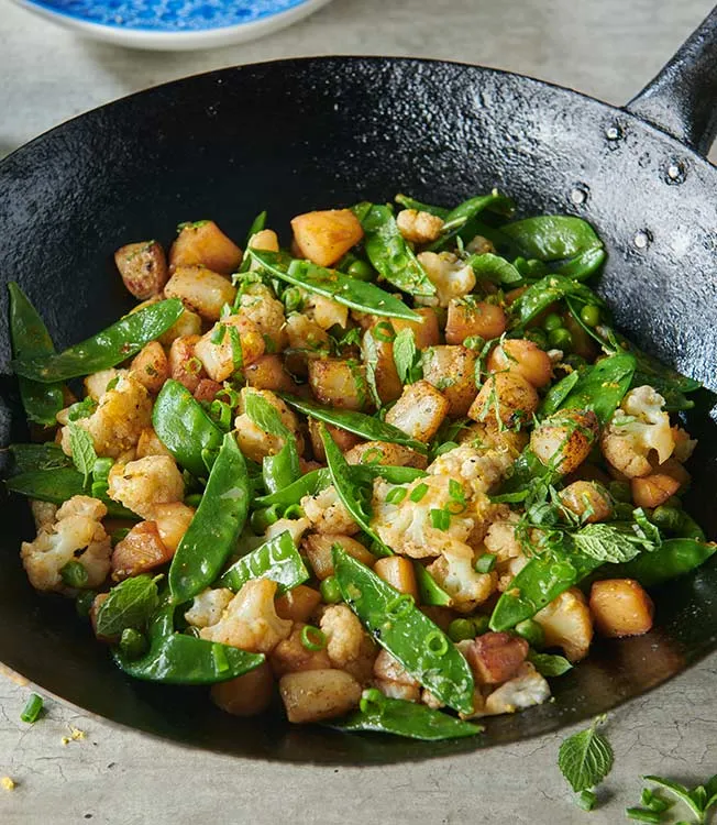 Sauté de noix de St Jacques, pois et chou-fleur