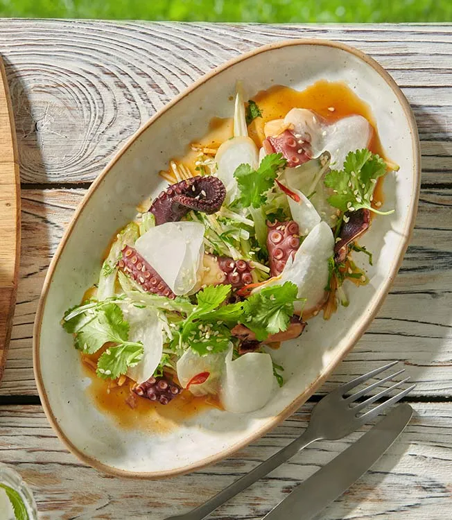 Salade de poulpe, chou-rave et pomme acidulée